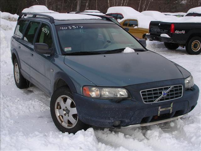 2002 Volvo V70 XC Base