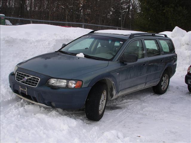 2002 Volvo V70 XC Base