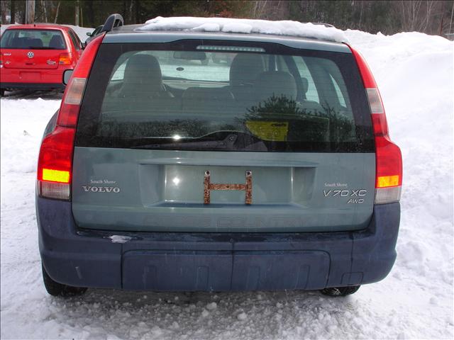 2002 Volvo V70 XC Base