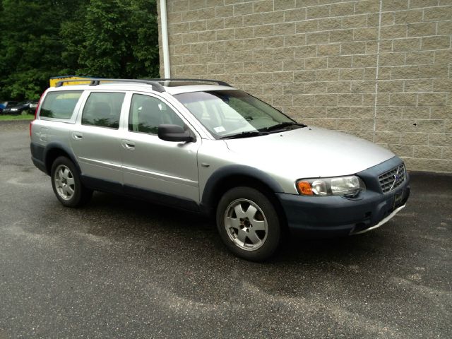 2002 Volvo V70 XC EX - DUAL Power Doors