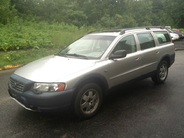 2002 Volvo V70 XC EX - DUAL Power Doors