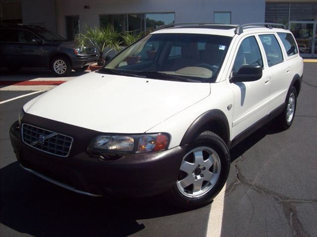 2002 Volvo V70 XC Base