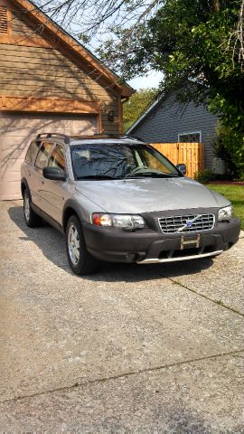 2002 Volvo V70 XC EX - DUAL Power Doors