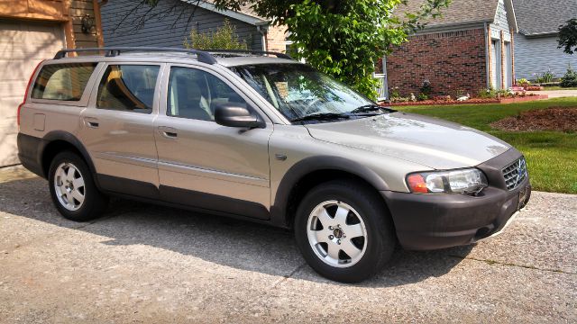 2002 Volvo V70 XC EX - DUAL Power Doors