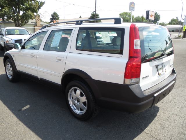 2002 Volvo V70 XC EX - DUAL Power Doors