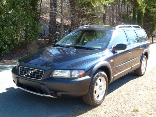 2002 Volvo V70 XC EX - DUAL Power Doors