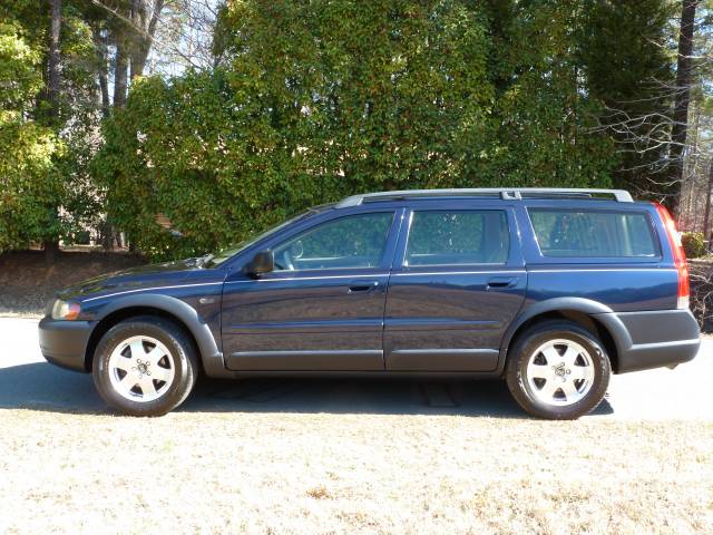 2002 Volvo V70 XC EX - DUAL Power Doors