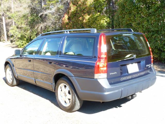 2002 Volvo V70 XC EX - DUAL Power Doors