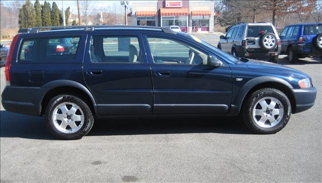 2002 Volvo V70 XC LE 4D Passenger Van