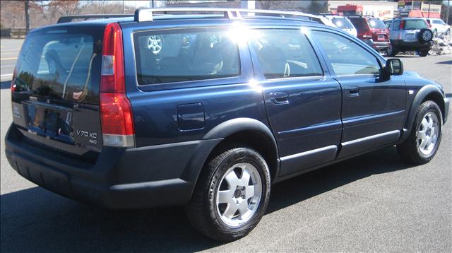 2002 Volvo V70 XC LE 4D Passenger Van