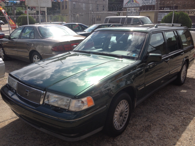 1998 Volvo V90 Base