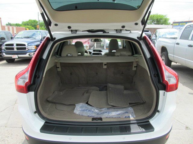 2010 Volvo XC60 3.0si Navigation Pano Htd Sts