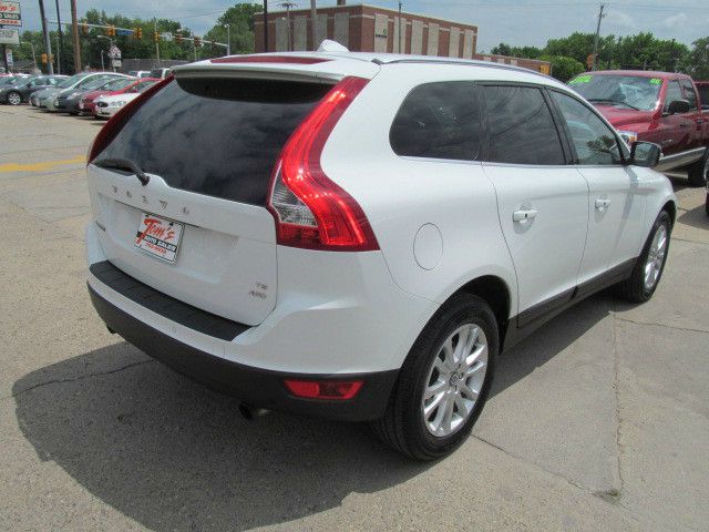 2010 Volvo XC60 3.0si Navigation Pano Htd Sts