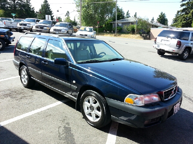 1999 Volvo XC70 EX - DUAL Power Doors