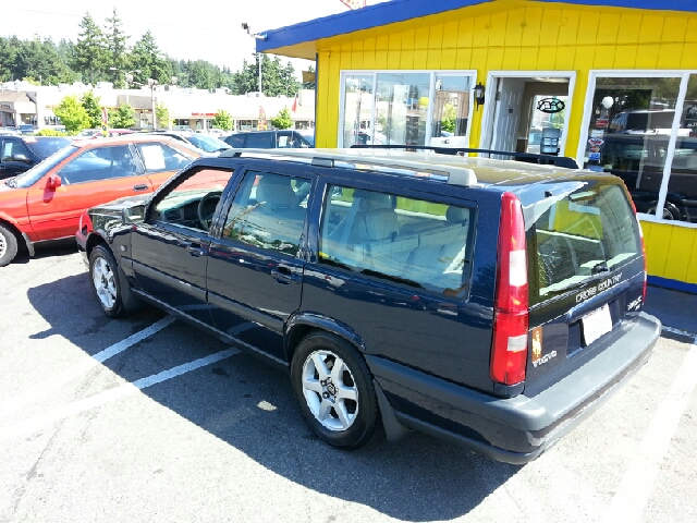 1999 Volvo XC70 EX - DUAL Power Doors