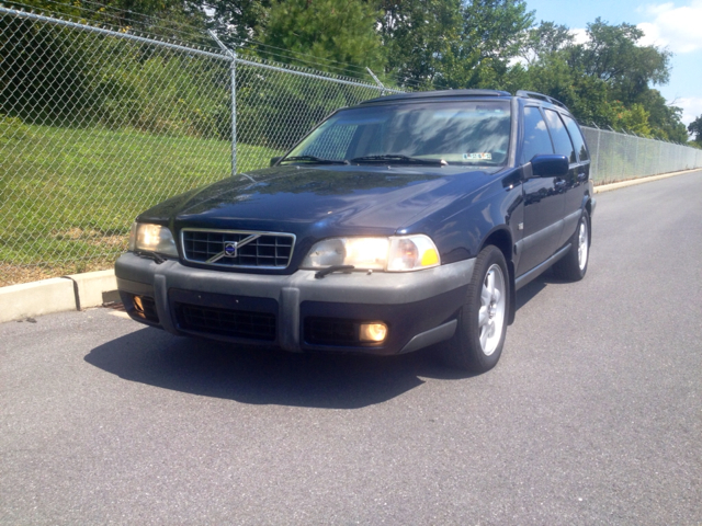 2000 Volvo XC70 EX - DUAL Power Doors