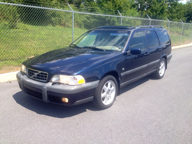 2000 Volvo XC70 EX - DUAL Power Doors