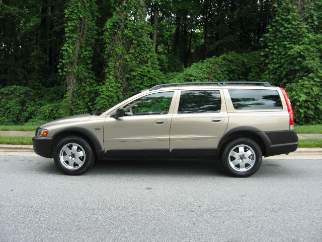 2003 Volvo XC70 LE 4D Passenger Van