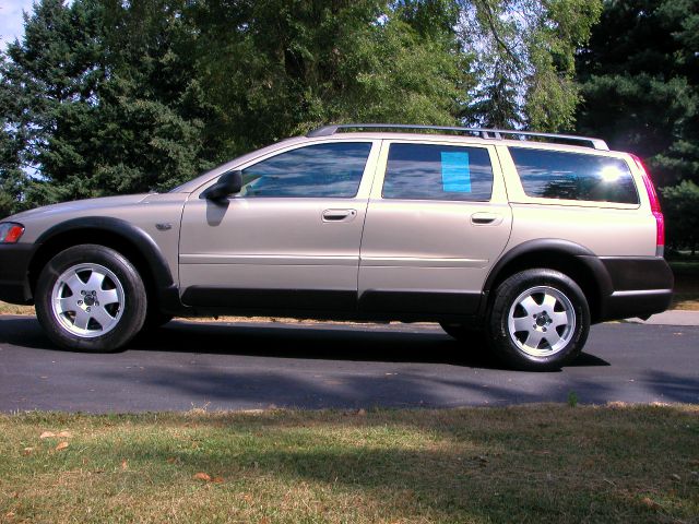 2004 Volvo XC70 LE 4D Passenger Van