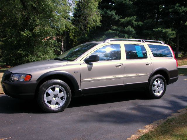 2004 Volvo XC70 LE 4D Passenger Van