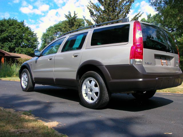 2004 Volvo XC70 LE 4D Passenger Van