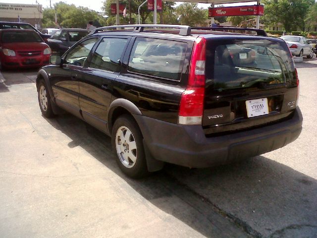 2004 Volvo XC70 LE 4D Passenger Van