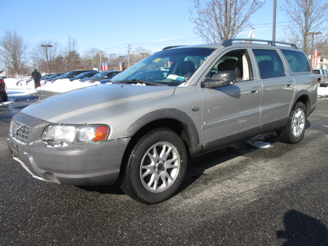 2004 Volvo XC70 4WD 4dr Sport