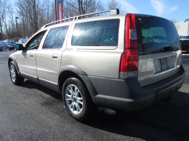 2004 Volvo XC70 4WD 4dr Sport