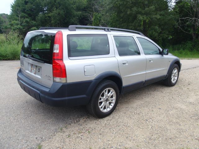 2004 Volvo XC70 LE 4D Passenger Van