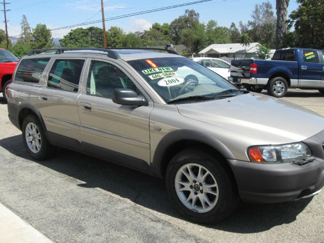 2004 Volvo XC70 LE 4D Passenger Van