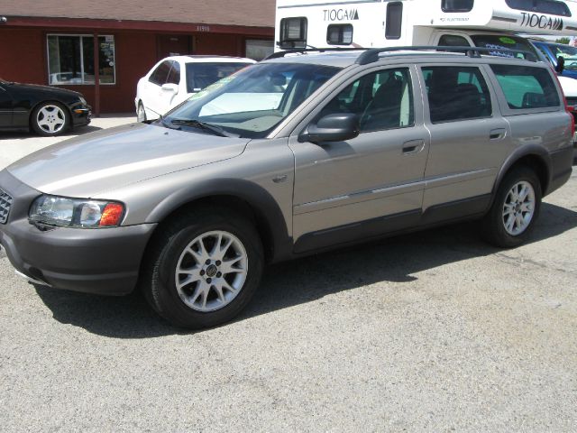 2004 Volvo XC70 LE 4D Passenger Van