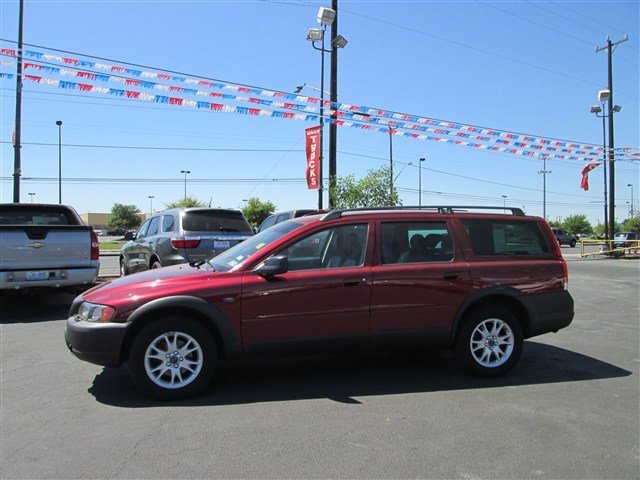 2004 Volvo XC70 4WD 4dr Sport