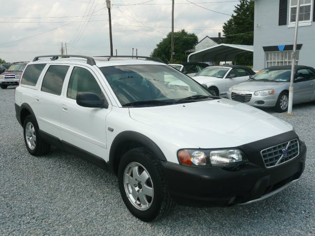 2004 Volvo XC70 LE 4D Passenger Van