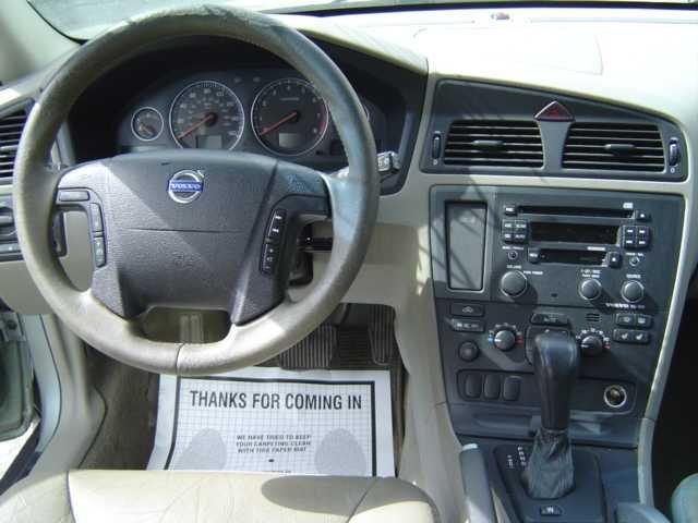 2004 Volvo XC70 4WD 4dr Sport