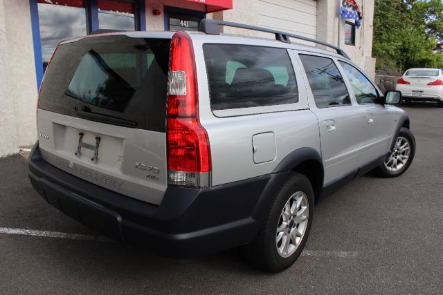 2004 Volvo XC70 LE 4D Passenger Van