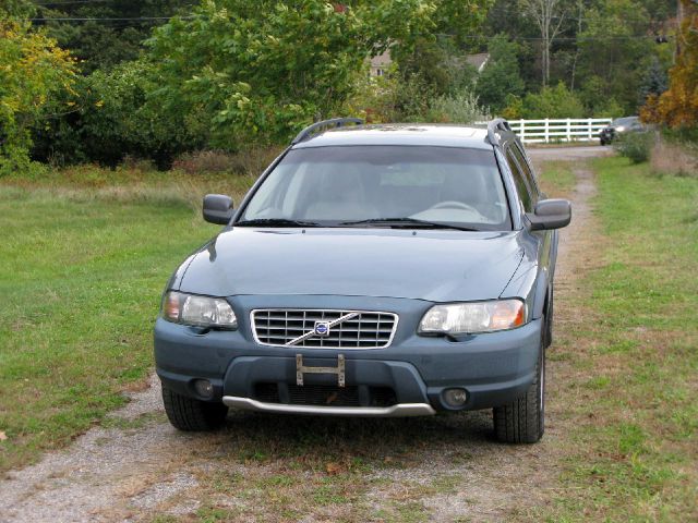 2004 Volvo XC70 LE 4D Passenger Van