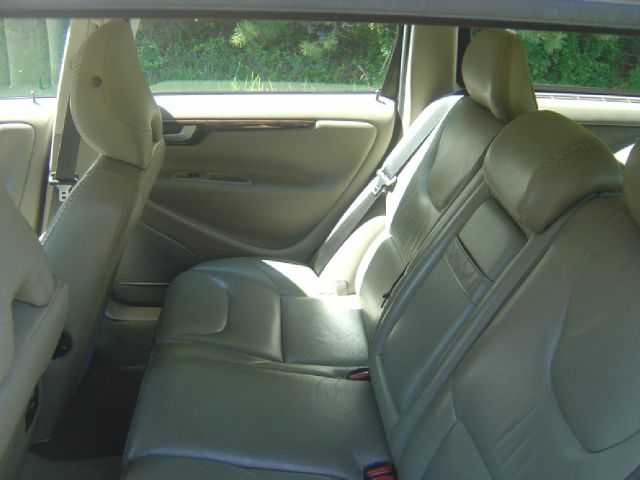 2005 Volvo XC70 4dr Sedan Automatic