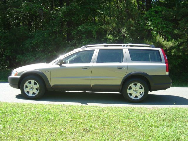 2005 Volvo XC70 4dr Sedan Automatic