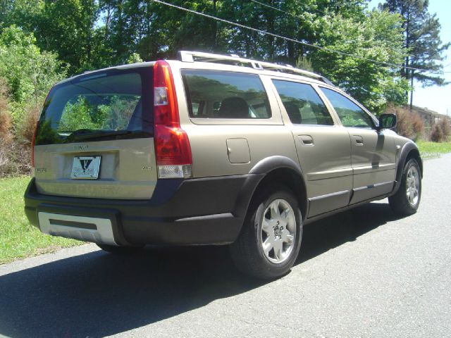 2005 Volvo XC70 4dr Sedan Automatic