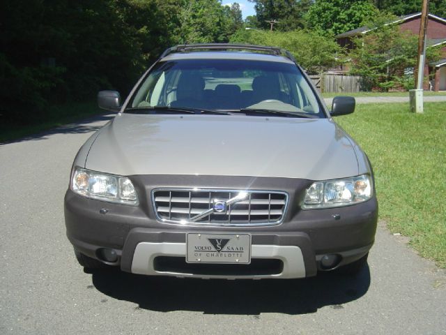 2005 Volvo XC70 4dr Sedan Automatic