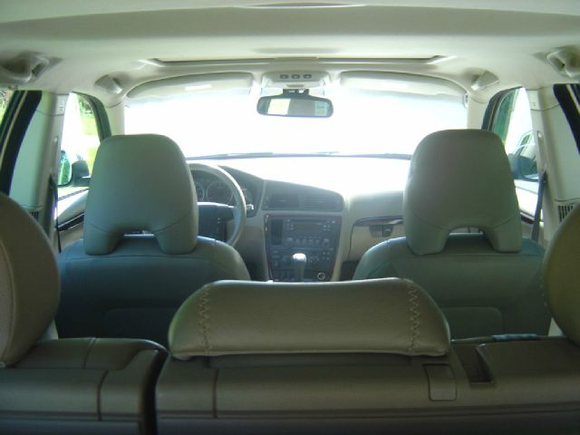 2005 Volvo XC70 4dr Sedan Automatic