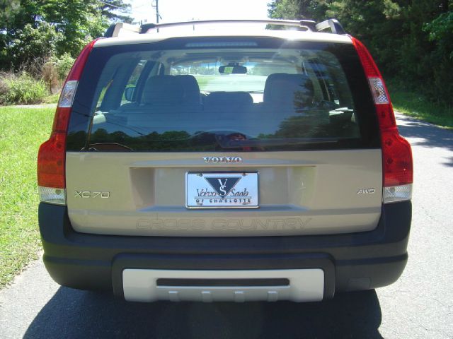 2005 Volvo XC70 4dr Sedan Automatic