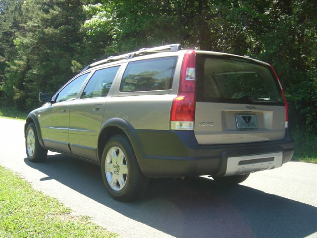 2005 Volvo XC70 4dr Sedan Automatic