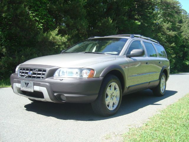 2005 Volvo XC70 4dr Sedan Automatic