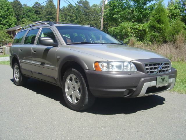 2005 Volvo XC70 4dr Sedan Automatic