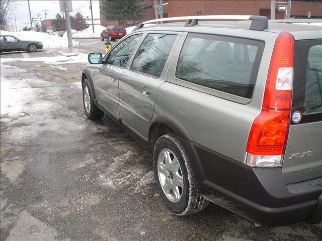 2006 Volvo XC70 4WD 4dr Sport