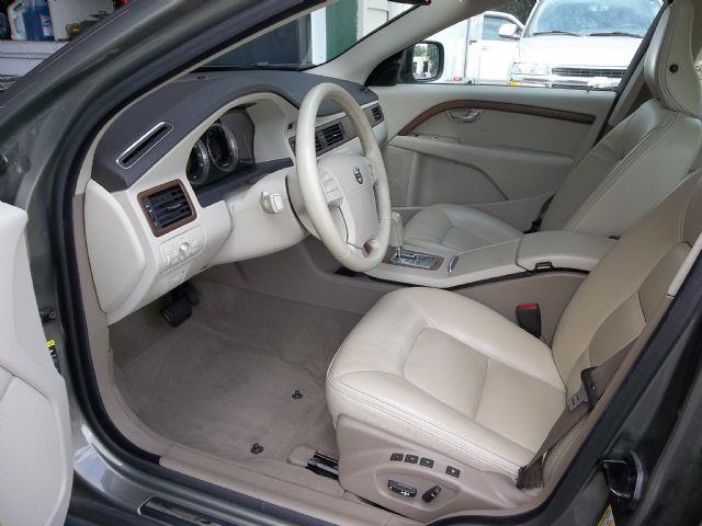 2009 Volvo XC70 Base