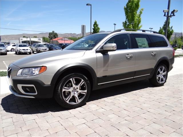 2013 Volvo XC70 4dr Sdn Touring Signature RWD