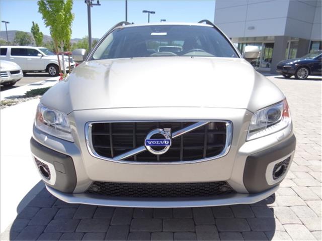 2013 Volvo XC70 4dr Sdn Touring Signature RWD